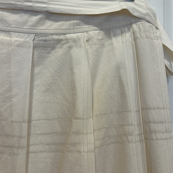 Theory, size 12, white, pleated, wraparound skirt - Picture 4 of 12